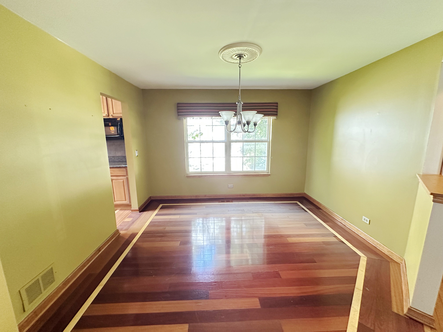 image of 285 Shipland Dr, Crystal Lake, IL 60012 | MLS# 12700658
