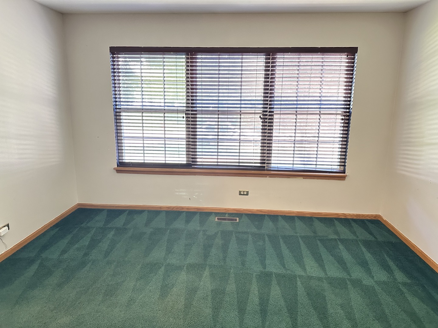 image of 285 Shipland Dr, Crystal Lake, IL 60012 | MLS# 12700658