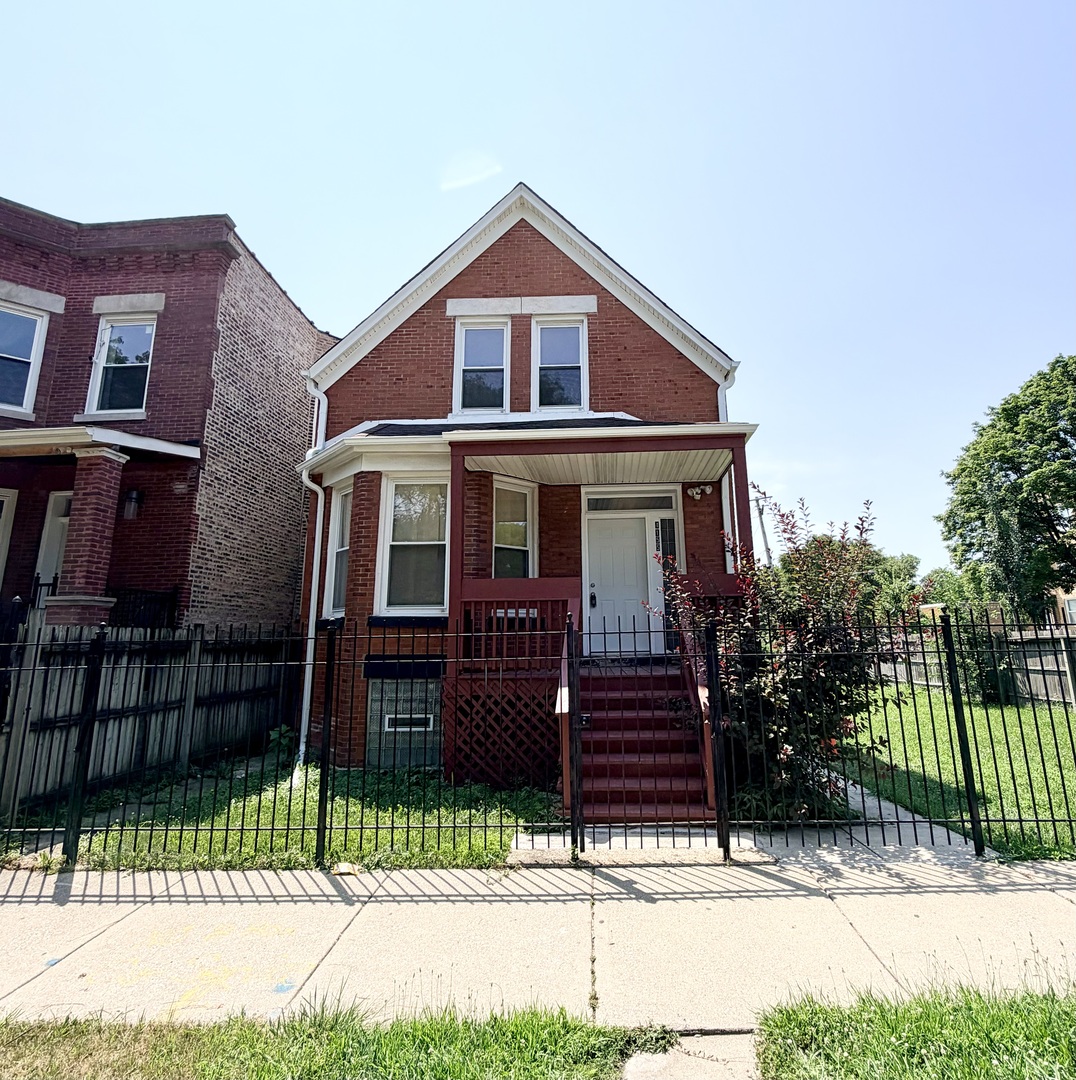 Homes for sale in Chicago, IL | 4155 W Arthington St, Chicago, IL 60624 | MLS# 12700685