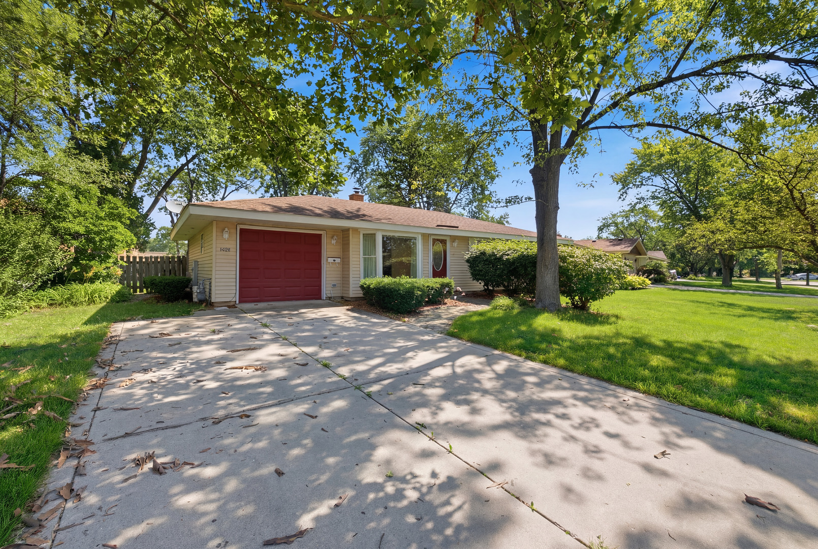 3rd image of 1624 W Weathersfield Wy, Schaumburg, IL 60193 | MLS# 12700760