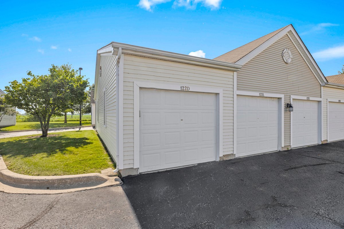 Homes for sale in Yorkville, IL | 122 Bertram Drive, Yorkville, IL 60560 | Houzeo