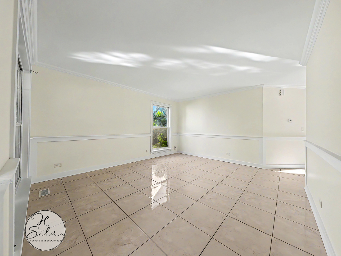 Homes for sale in Lake In The Hills, IL | 5532 Chantilly Cir, Lake In The Hills, IL 60156 | MLS# 12701136