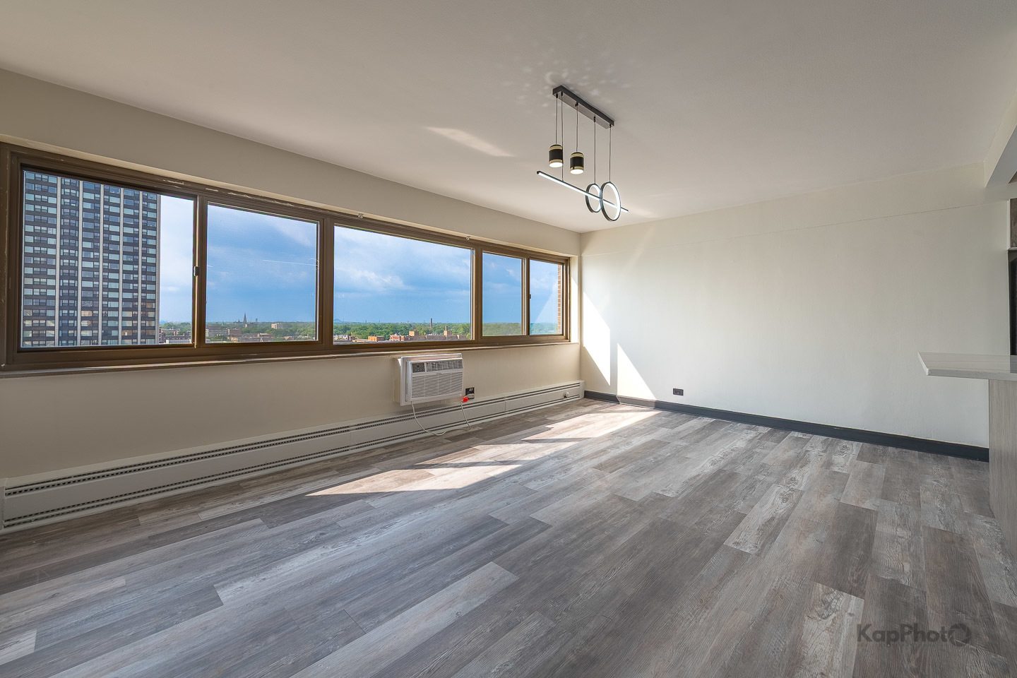 3rd image of 7337 S S Shore Dr, Chicago, IL 60649