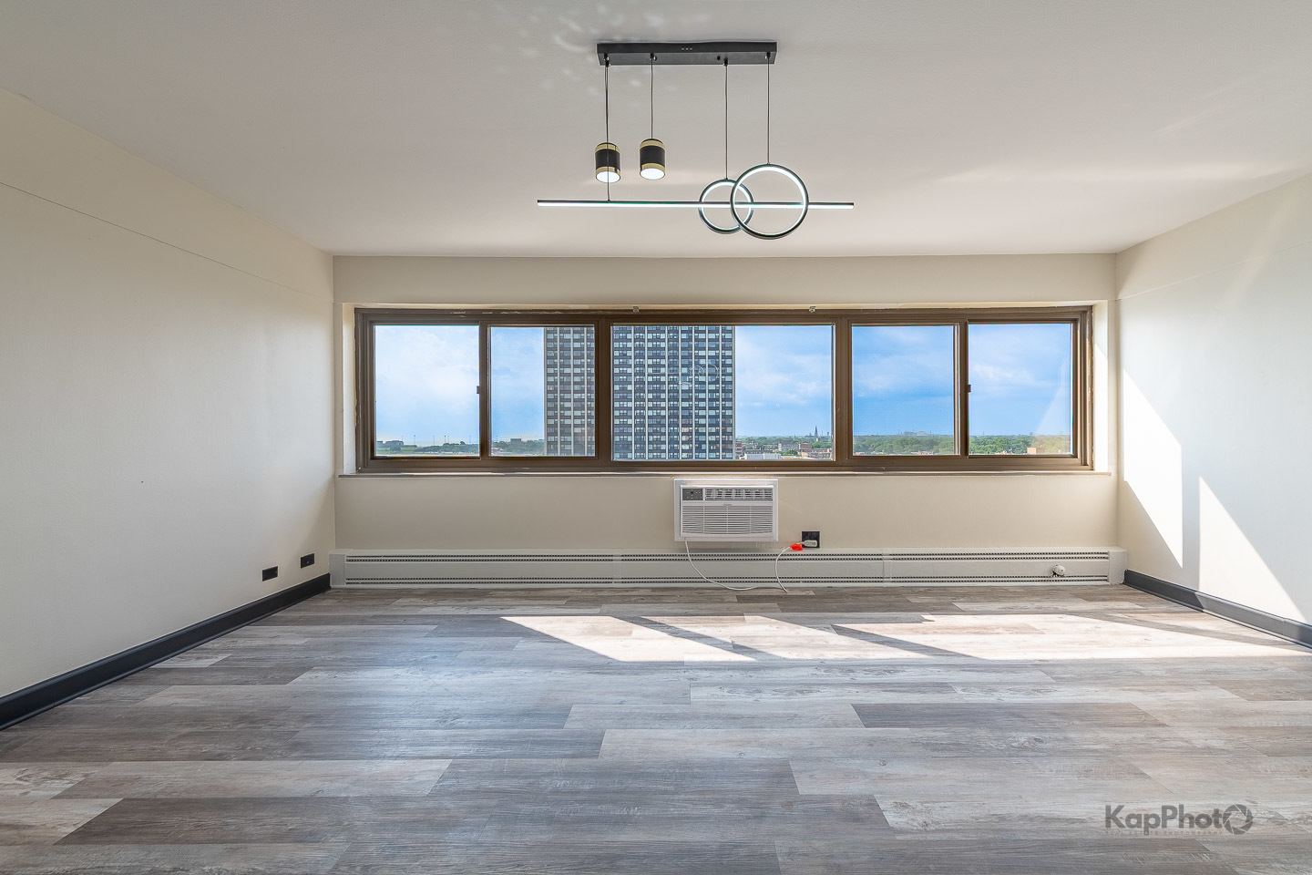 2nd image of 7337 S S Shore Dr, Chicago, IL 60649