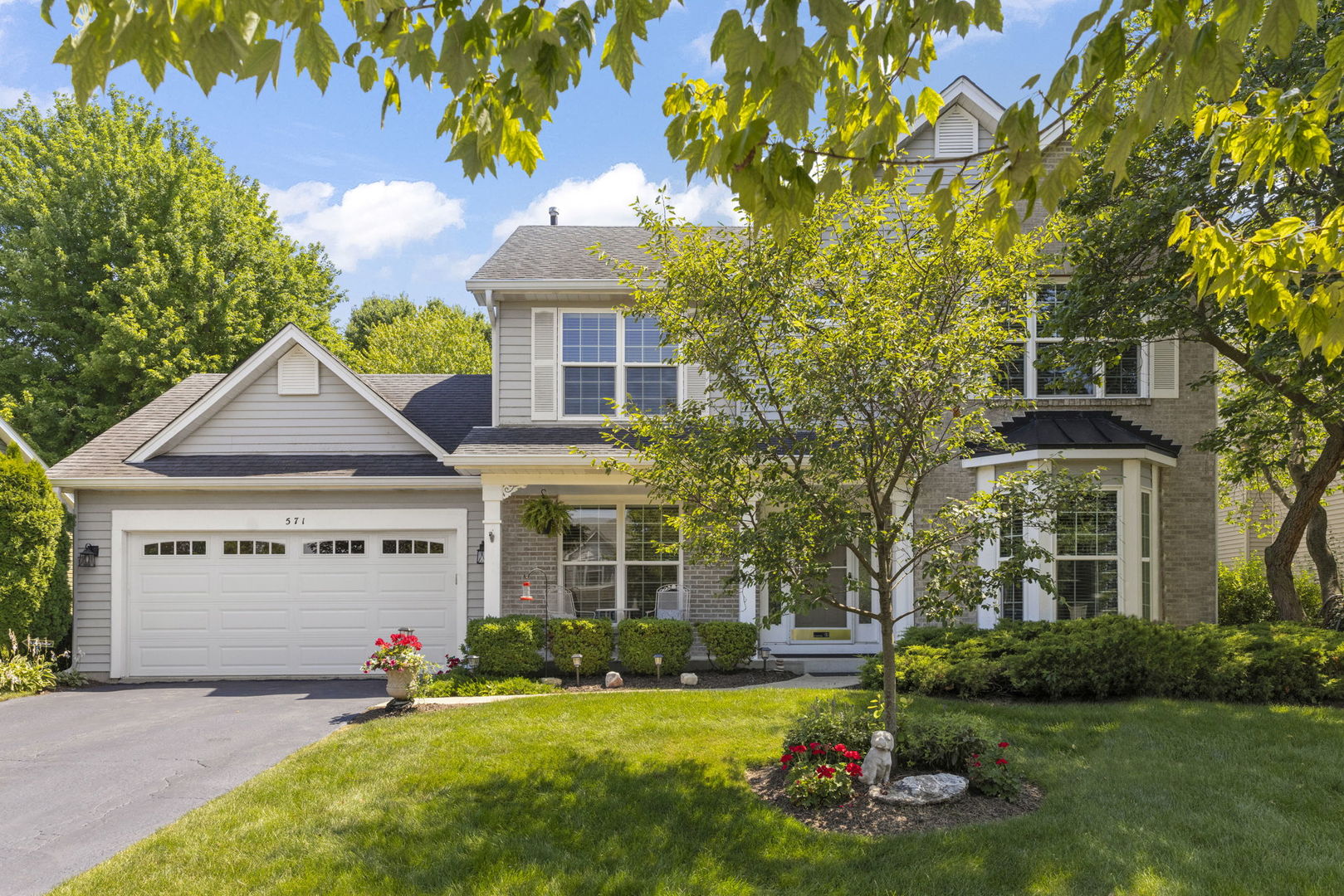 2nd image of 571 Lakeview Dr, Oswego, IL 60543 | MLS# 12701244