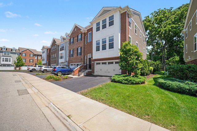 2nd image of 2492 Huntleigh Ln, Woodridge, IL 60517 | MLS# 12701450