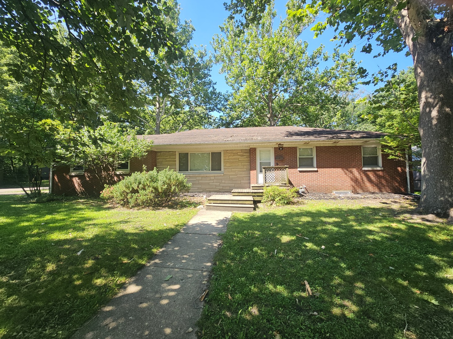 1st image of 405 E Mumford Dr, Urbana, IL 61801 | MLS# 12701530