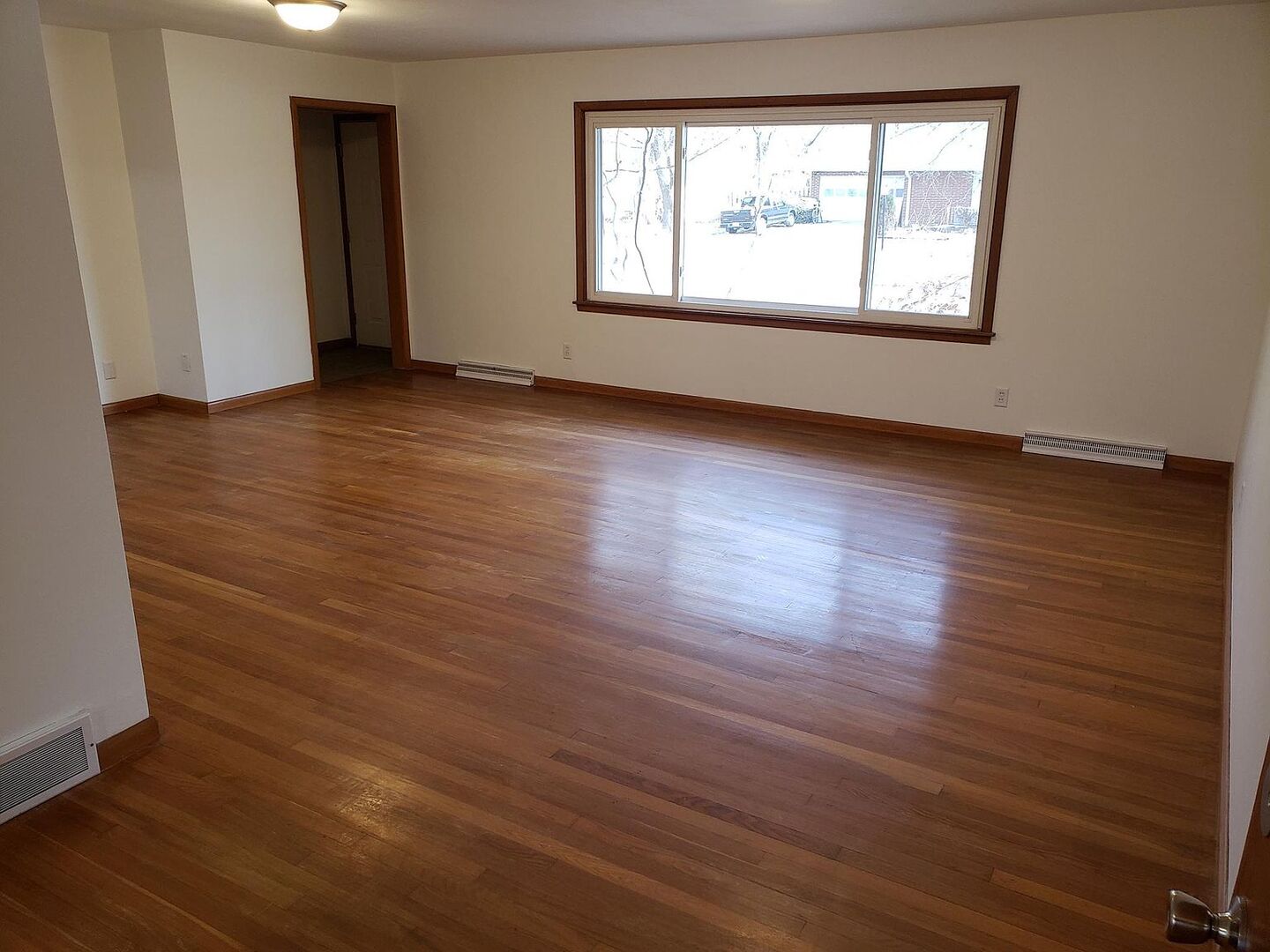 5th image of 405 E Mumford Dr, Urbana, IL 61801 | MLS# 12701530