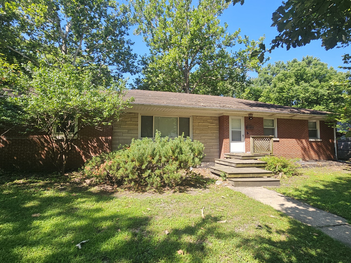 3rd image of 405 E Mumford Dr, Urbana, IL 61801 | MLS# 12701530
