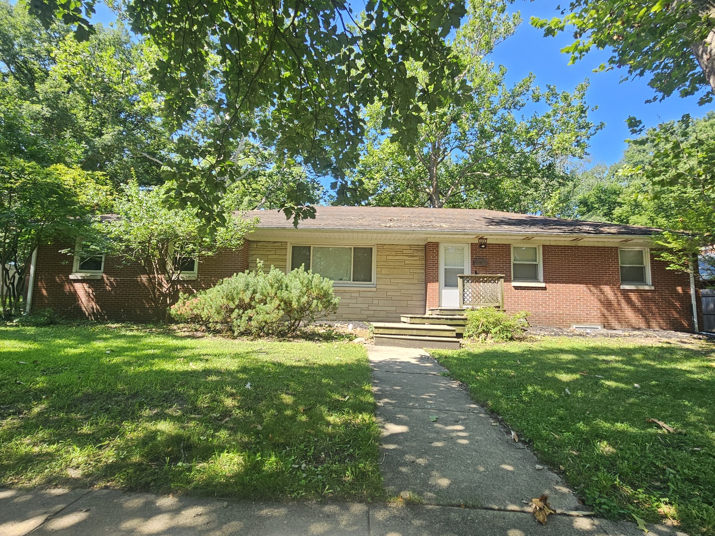 2nd image of 405 E Mumford Dr, Urbana, IL 61801 | MLS# 12701530