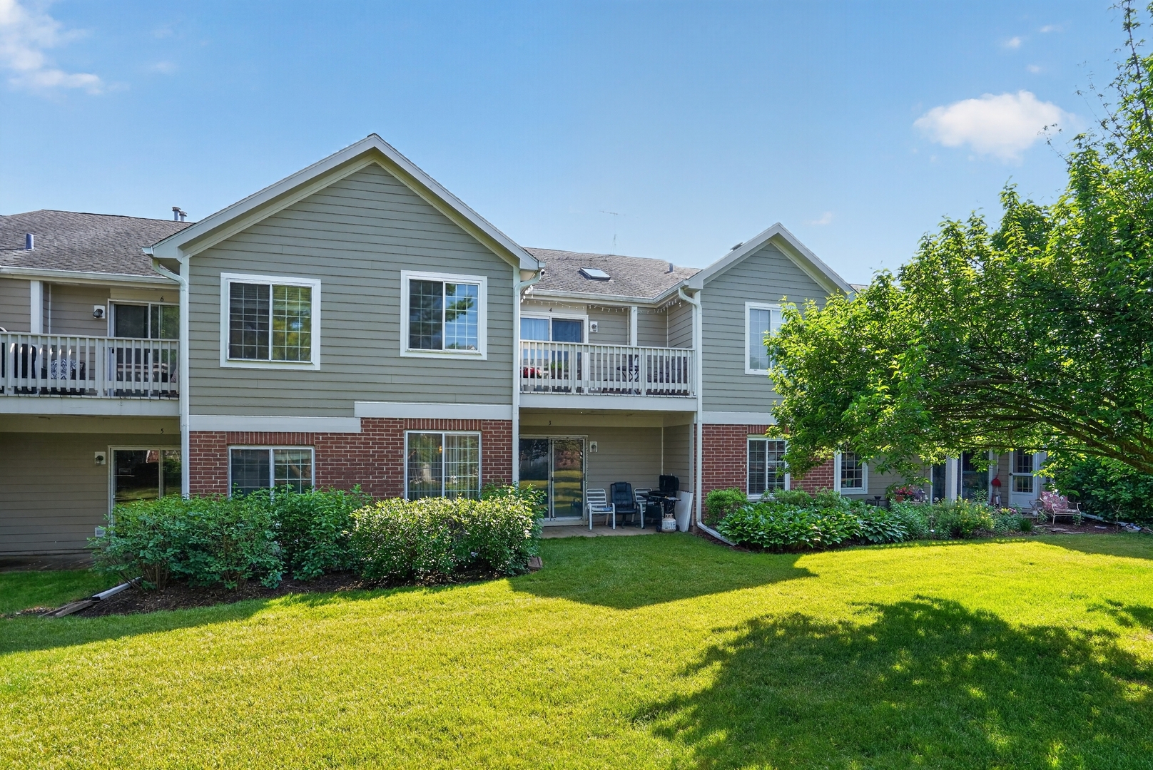 Homes for sale in Schaumburg, IL | 2434 Charleston Dr #3, Schaumburg, IL 60193 | MLS# 12701566
