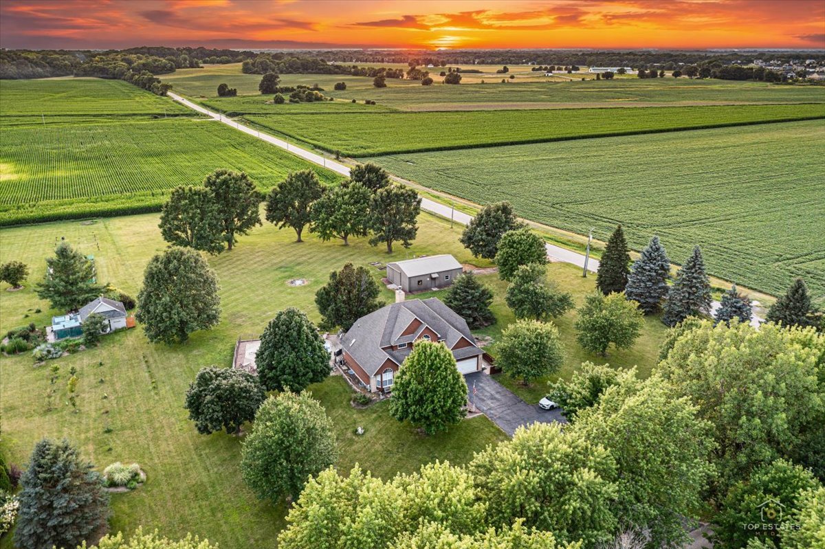 2nd image of 3 Settlers Ln, Oswego, IL 60543 | MLS# 12701760