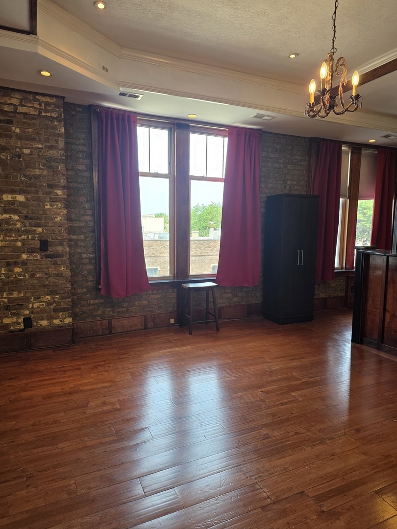 5th image of 7320 Madison St, Forest Park, IL 60130