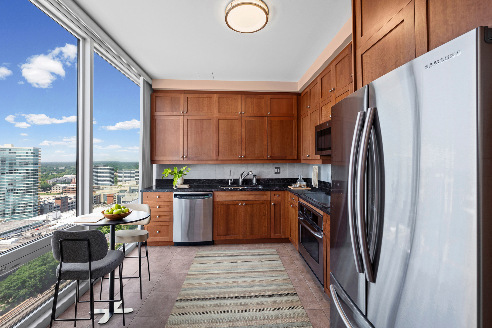 3rd image of 807 Davis St, Evanston, IL 60201
