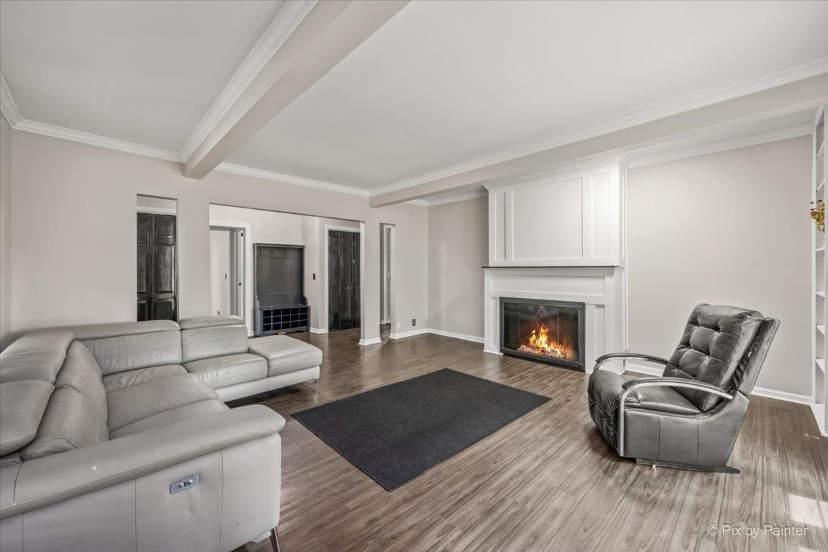 Homes for sale in Crystal Lake, IL | 5016 N Oak St, Crystal Lake, IL 60012 | MLS# 12701893