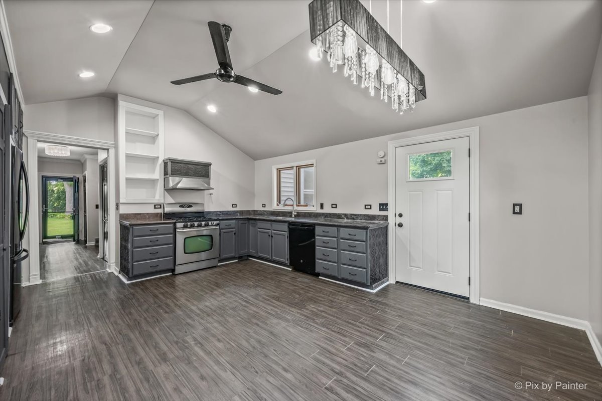 Homes for sale in Crystal Lake, IL | 5016 N Oak St, Crystal Lake, IL 60012 | MLS# 12701893
