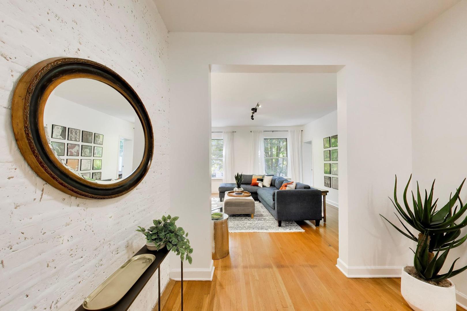 2nd image of 6160 N Winthrop Ave #3S, Chicago, IL 60660 | MLS# 12702004