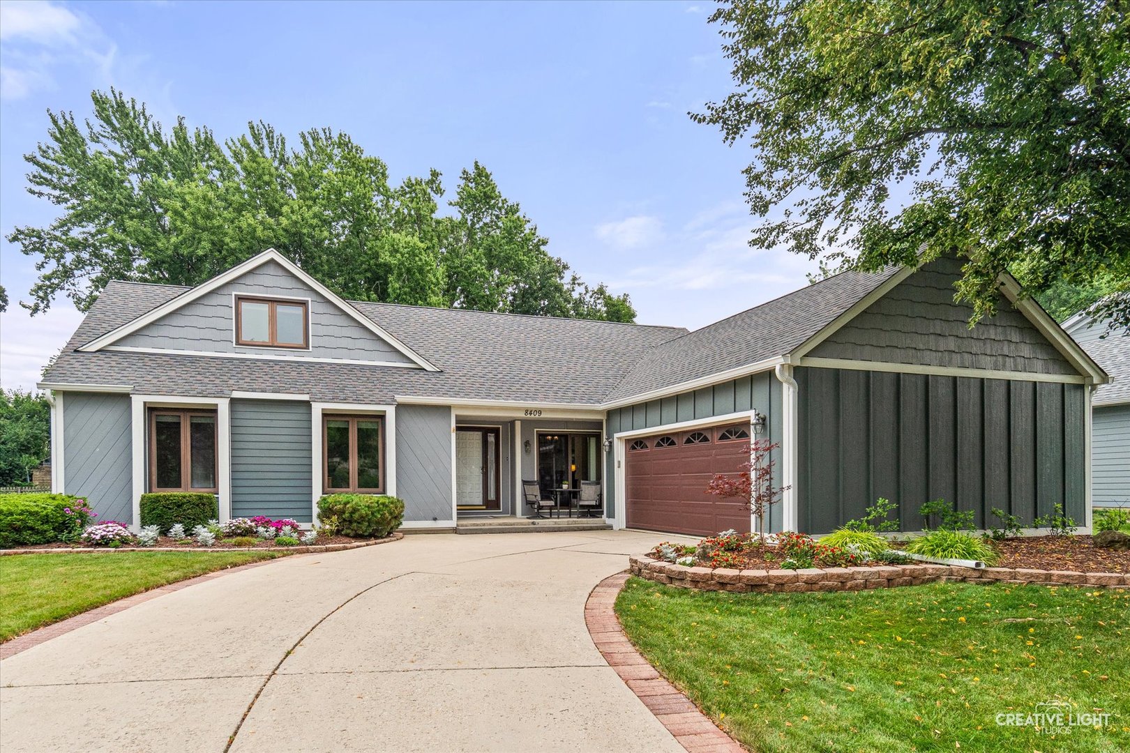 3rd image of 8409 Mending Wall Dr, Woodridge, IL 60517 | MLS# 12702044