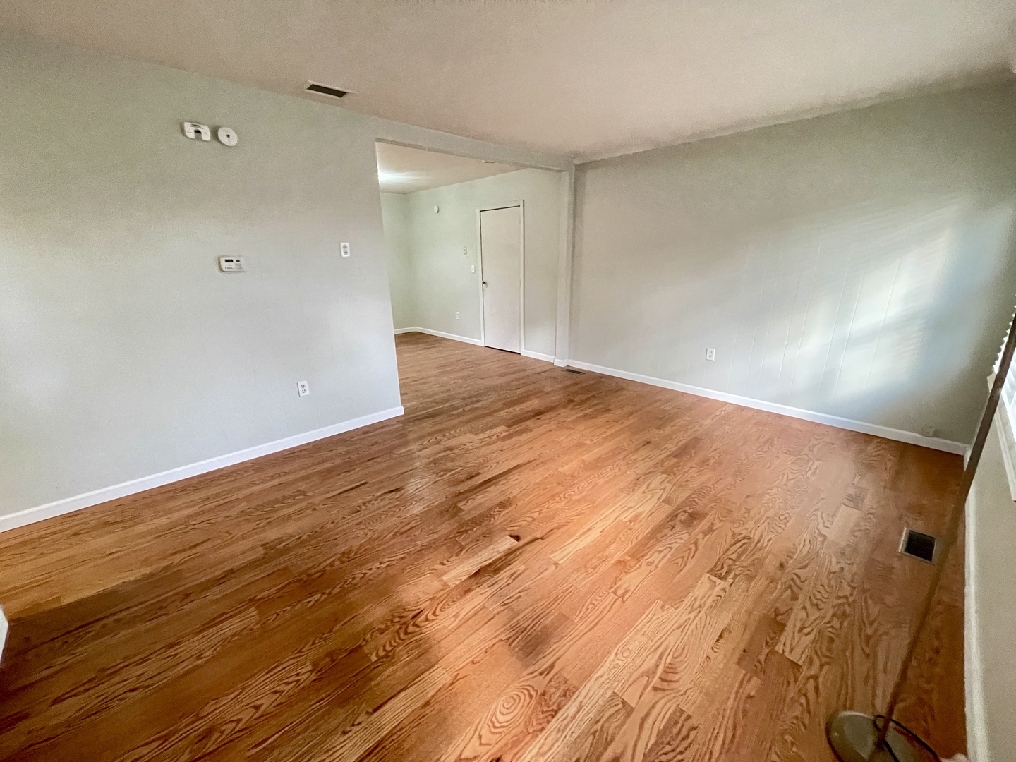 2nd image of 808 Sunset Cir, Streamwood, IL 60107 | MLS# 12702173