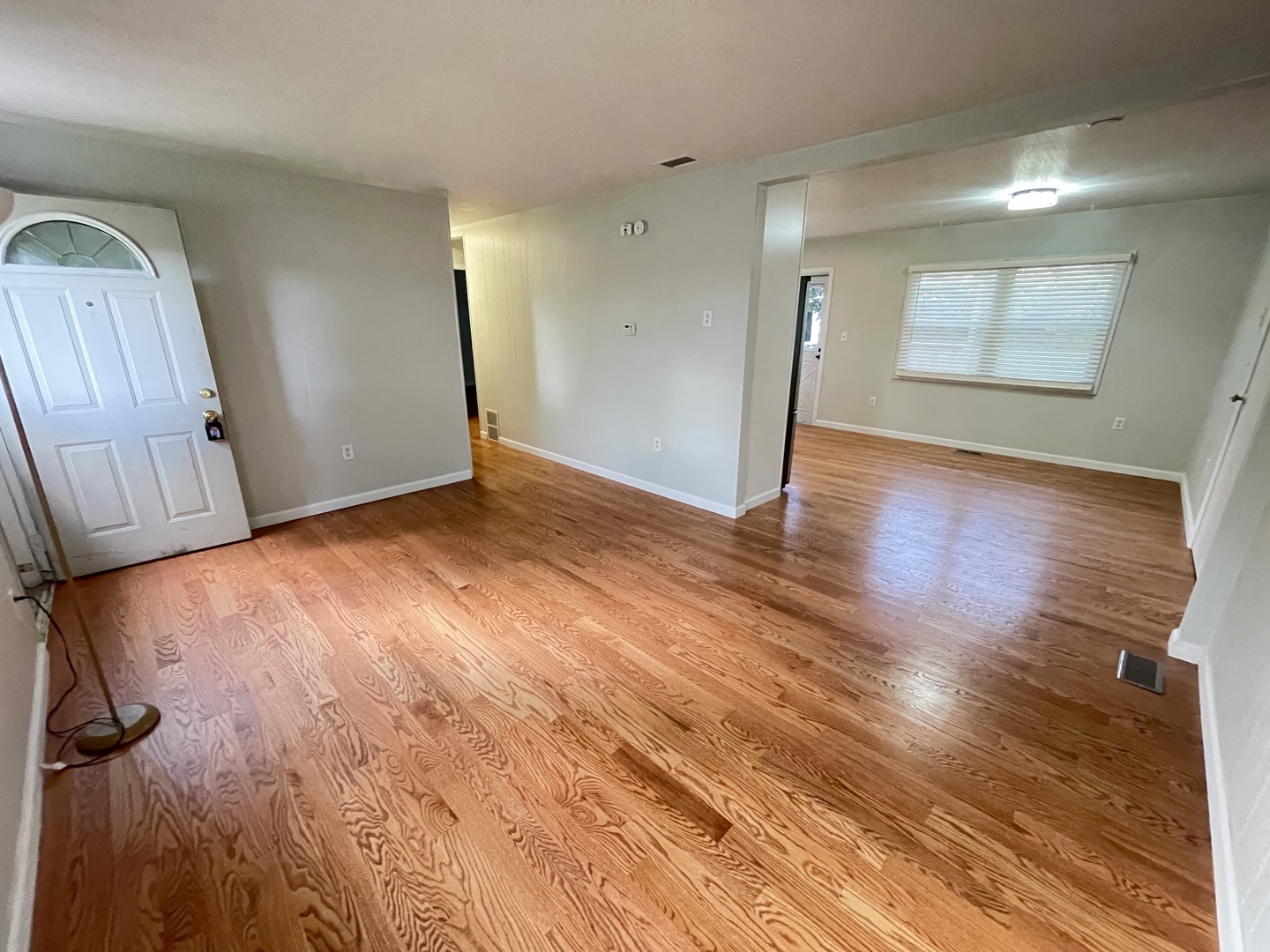 3rd image of 808 Sunset Cir, Streamwood, IL 60107 | MLS# 12702173
