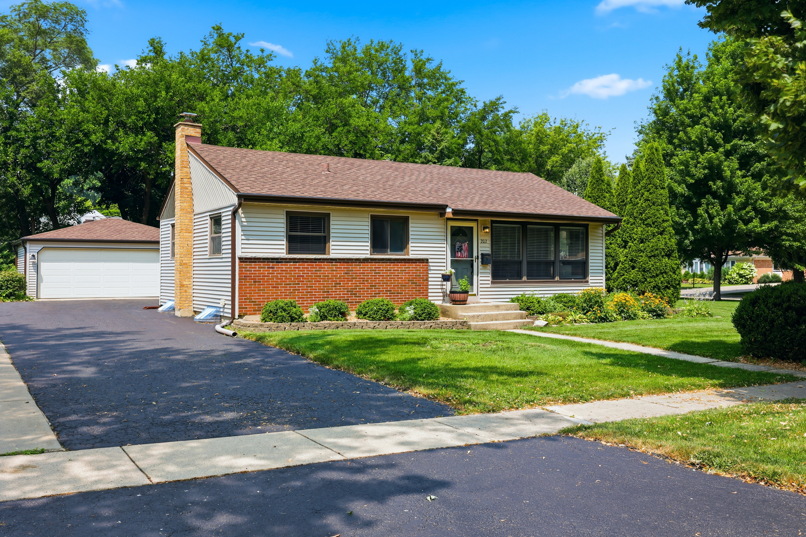 1st image of 202 Bonnie Brae Ave, Itasca, IL 60143 | MLS# 12702197