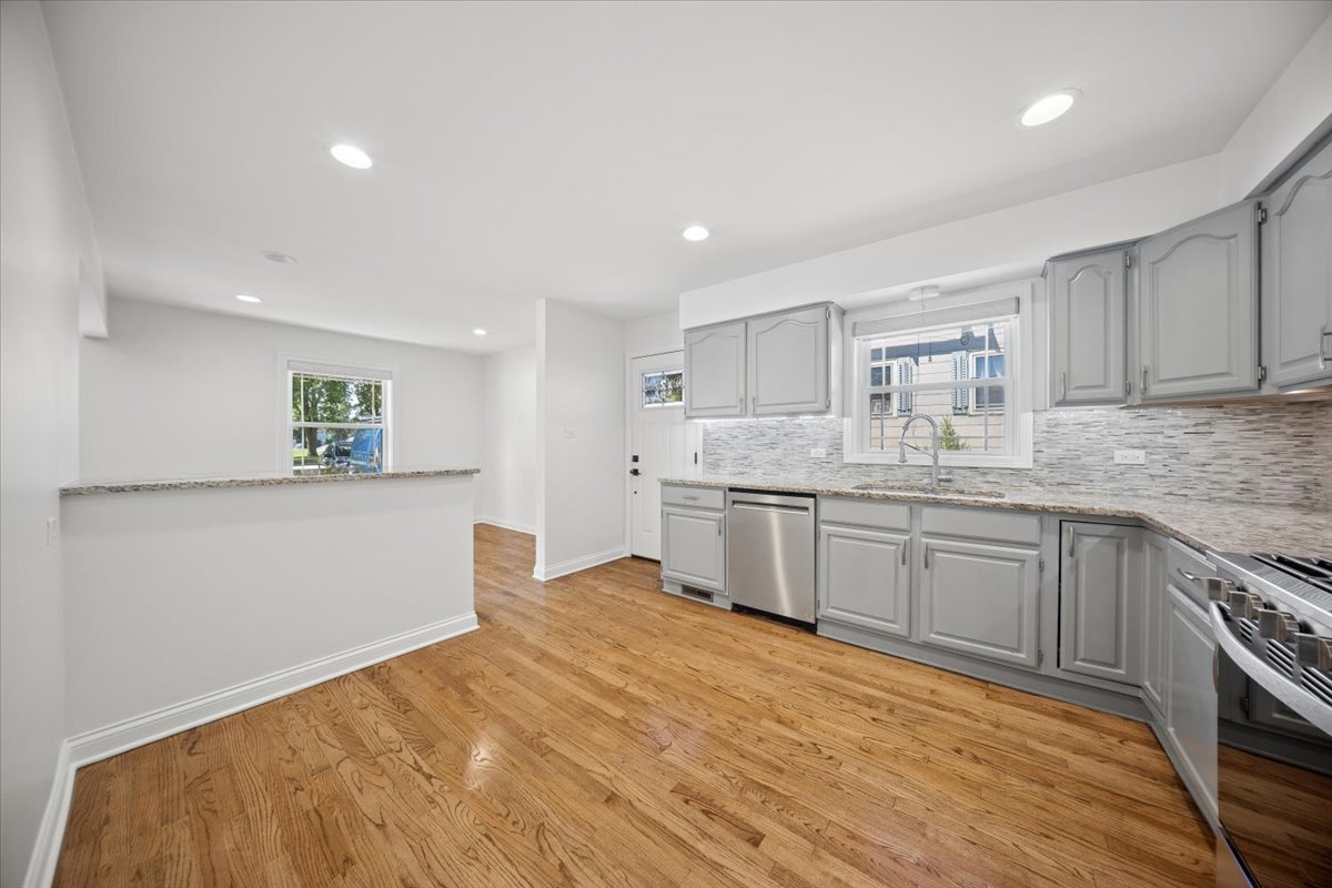 3rd image of 232 E 55Th St, Westmont, IL 60559 | MLS# 12702302
