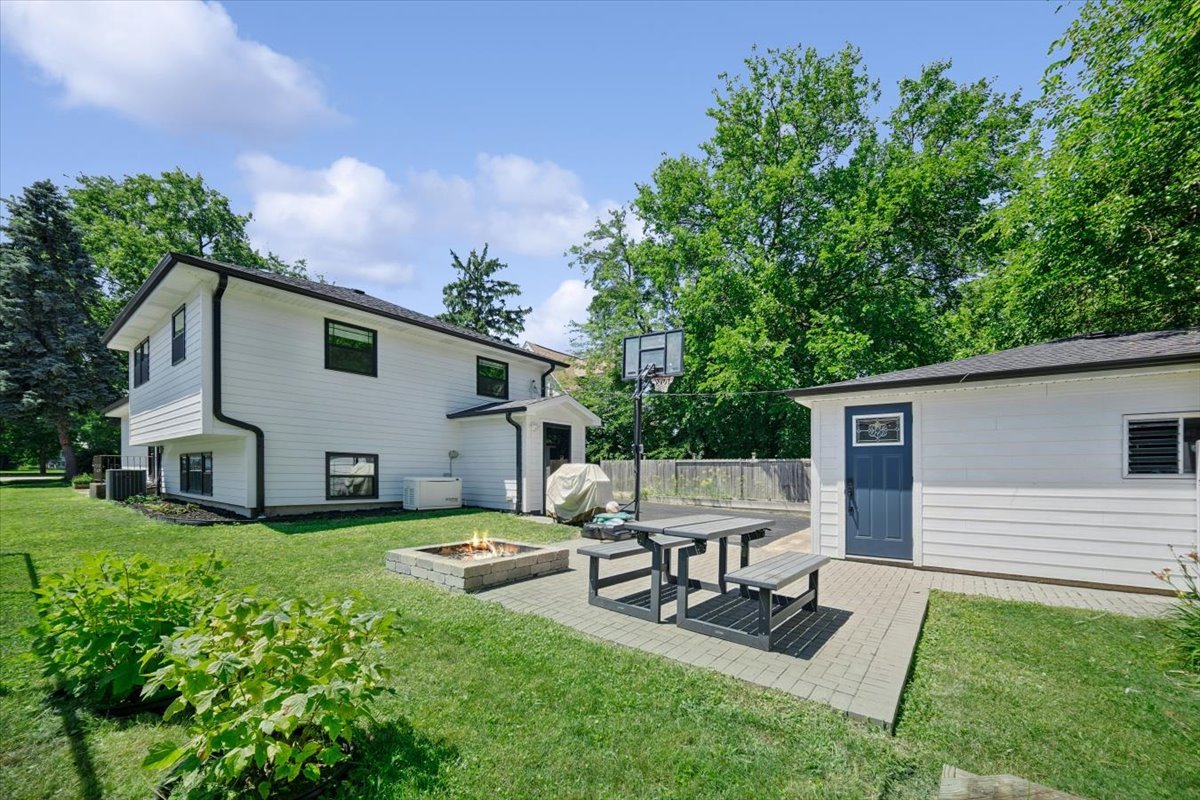 Homes for sale in Westmont, IL | 232 E 55th St, Westmont, IL 60559 | MLS# 12702302