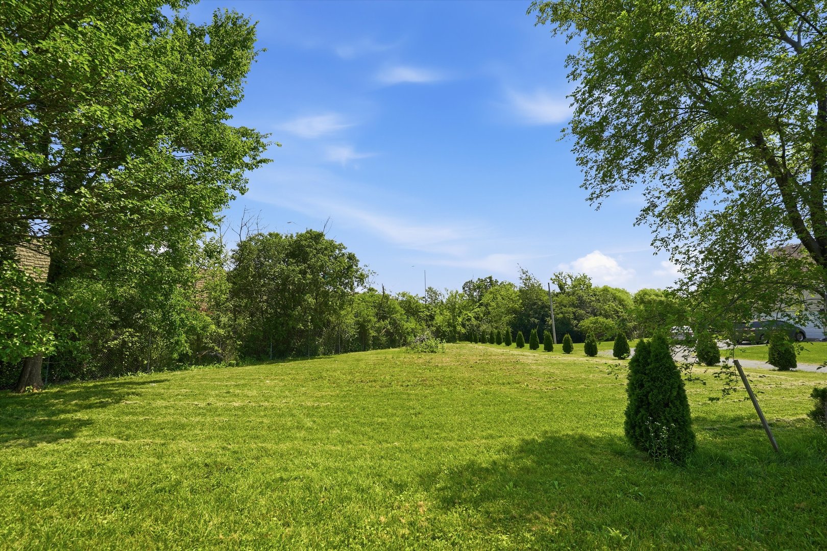 3rd image of 1675 Seward St, Roselle, IL 60172 | MLS# 12702335