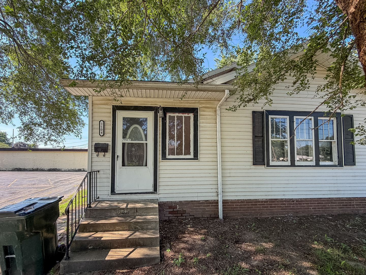 3rd image of 1104 W Williams St, Danville, IL 61832 | MLS# 12702427