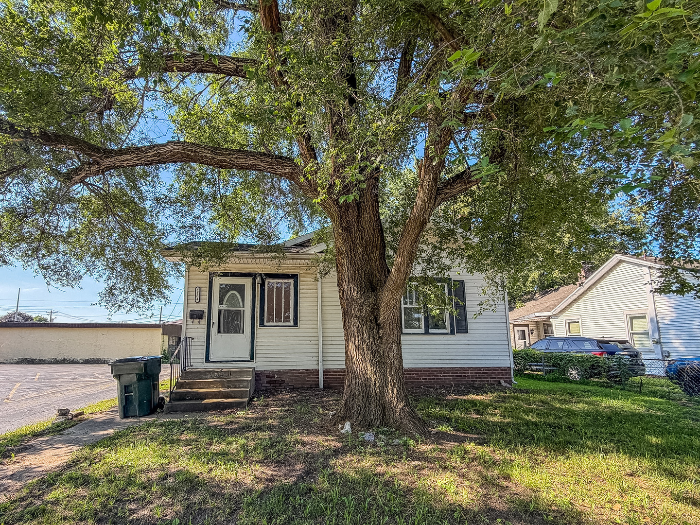 Homes for sale in Danville, IL | 1104 W Williams St, Danville, IL 61832 | MLS# 12702427