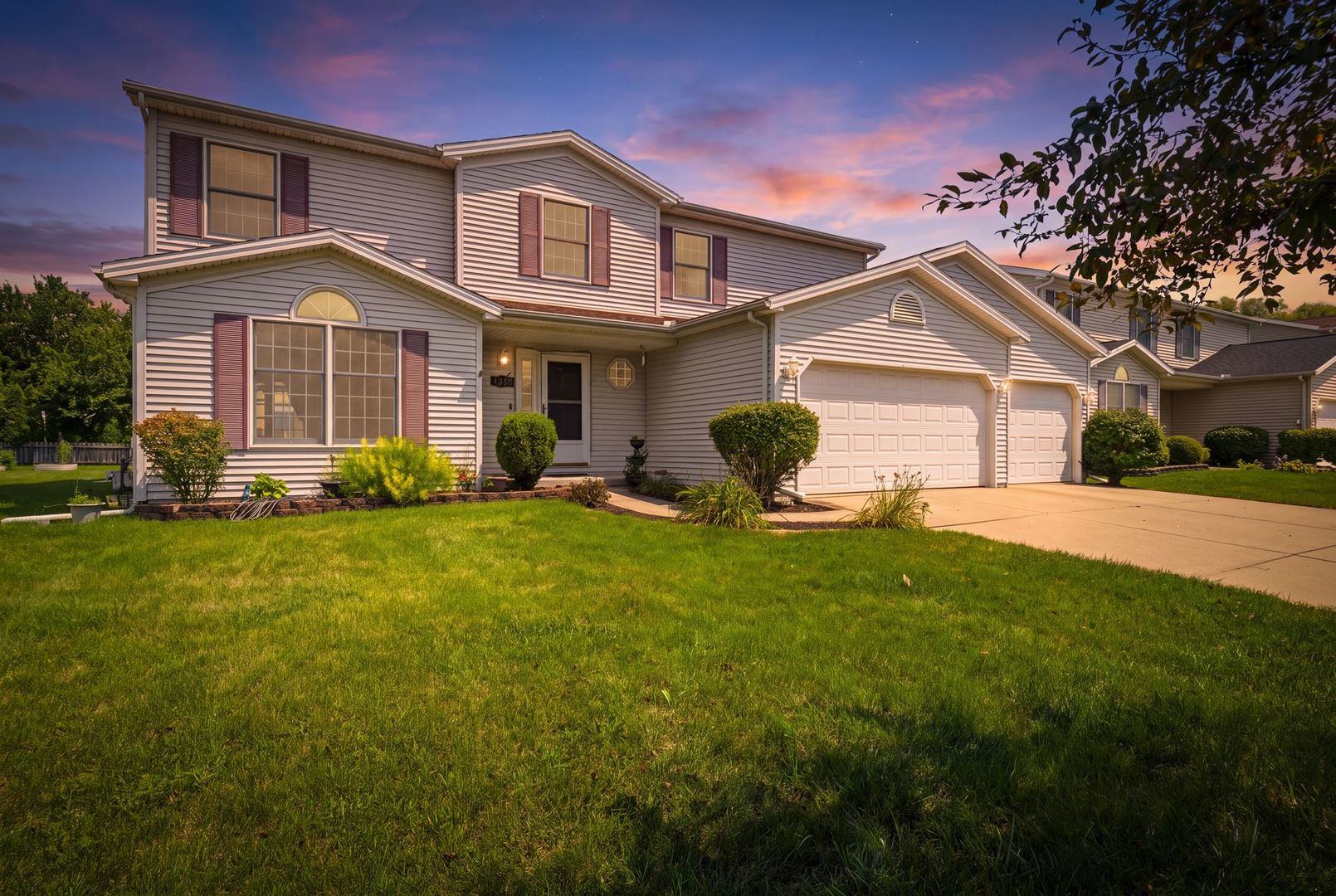 2nd image of 1310 Cashel Dr, Bloomington, IL 61704 | MLS# 12702604