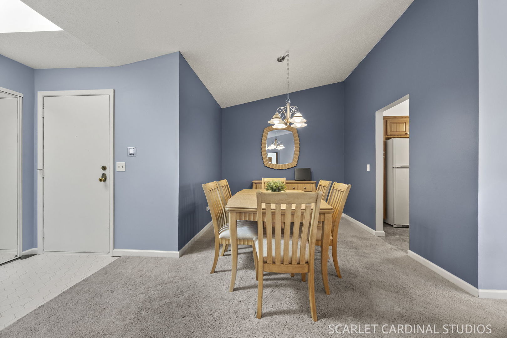 5th image of 594 Elizabeth Dr, Wood Dale, IL 60191
