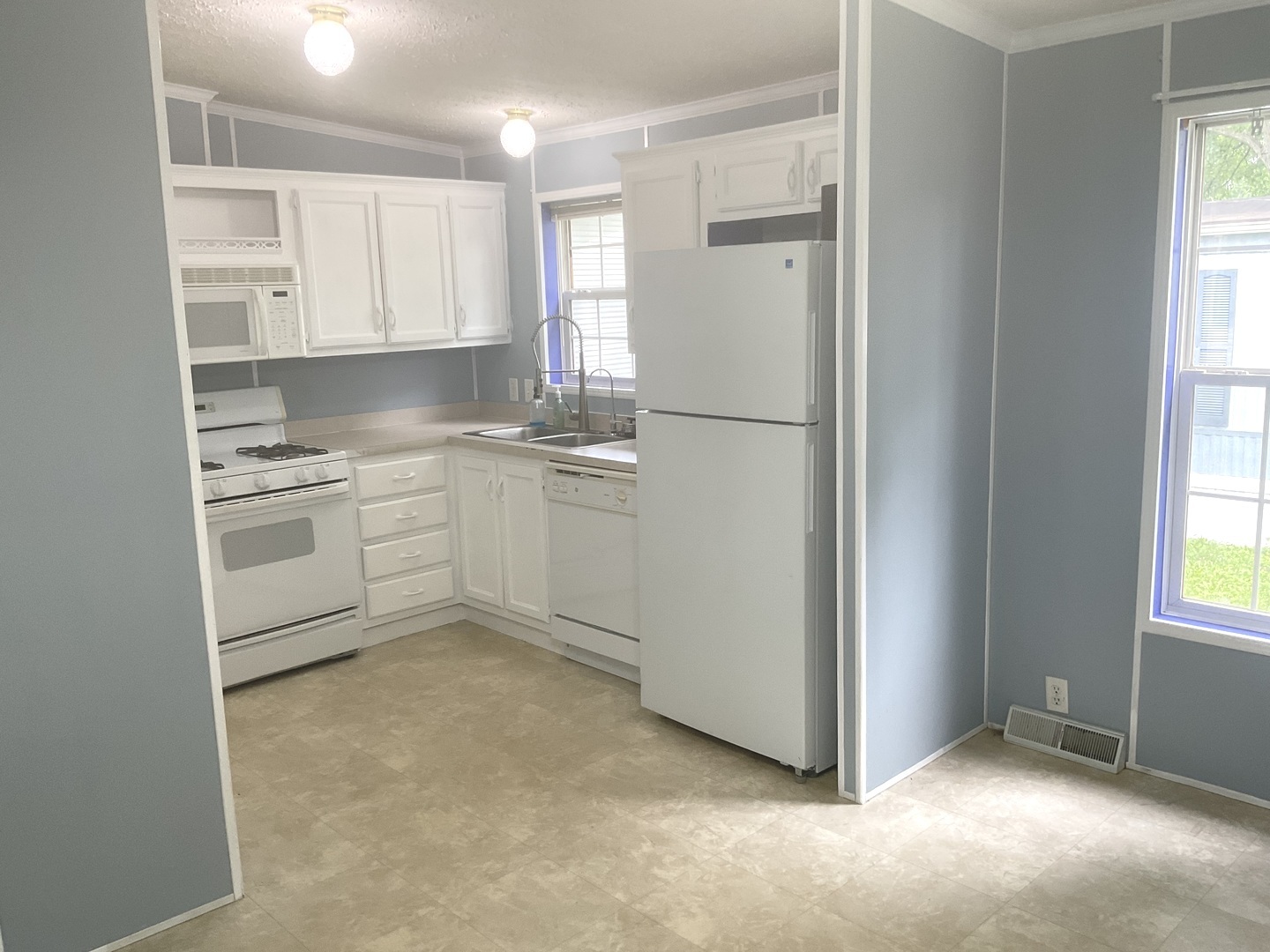 Homes for sale in Belvidere, IL | 406 Spruce Dr, Belvidere, IL 61008 | MLS# 12702720