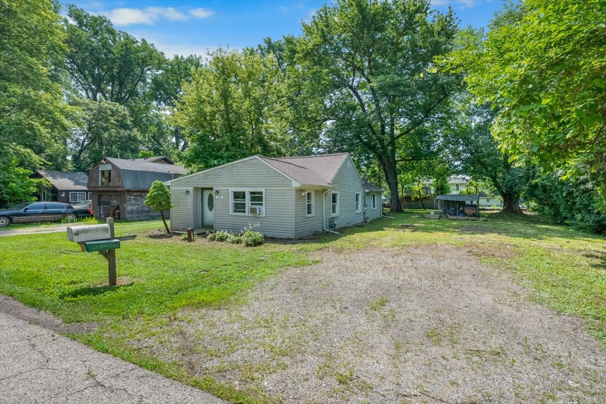 Homes for sale in Crystal Lake, IL | 1325 Louise St, Crystal Lake, IL 60014 | MLS# 12702740