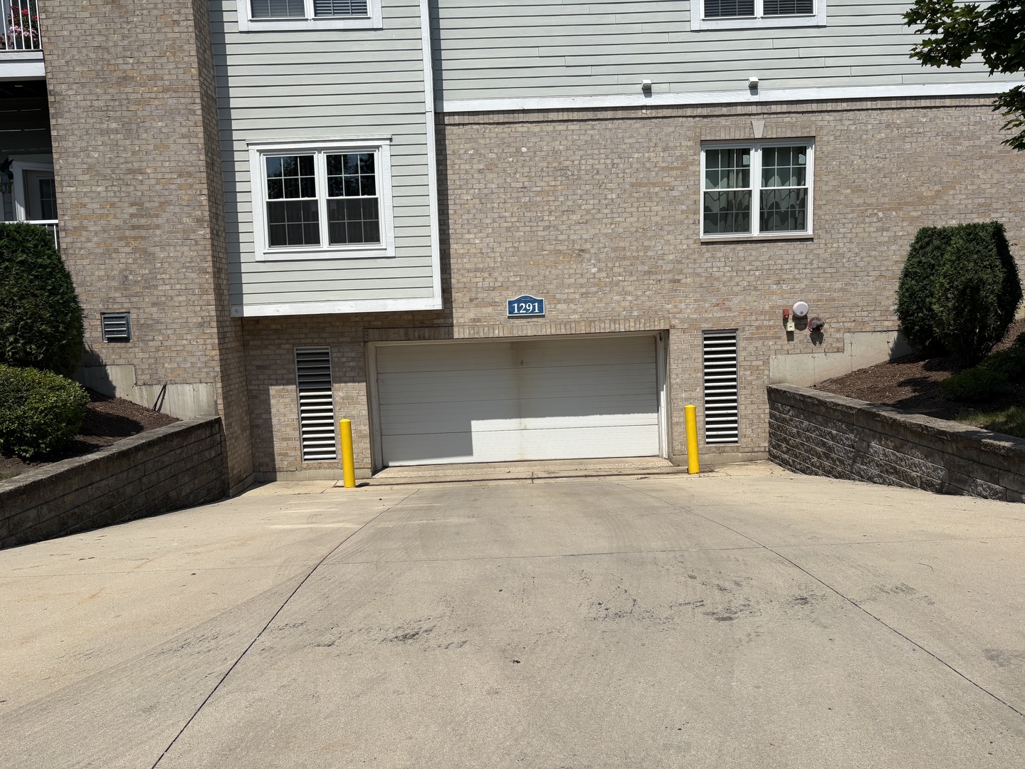 2nd image of 1291 W Lake St #302, Addison, IL 60101 | MLS# 12702745