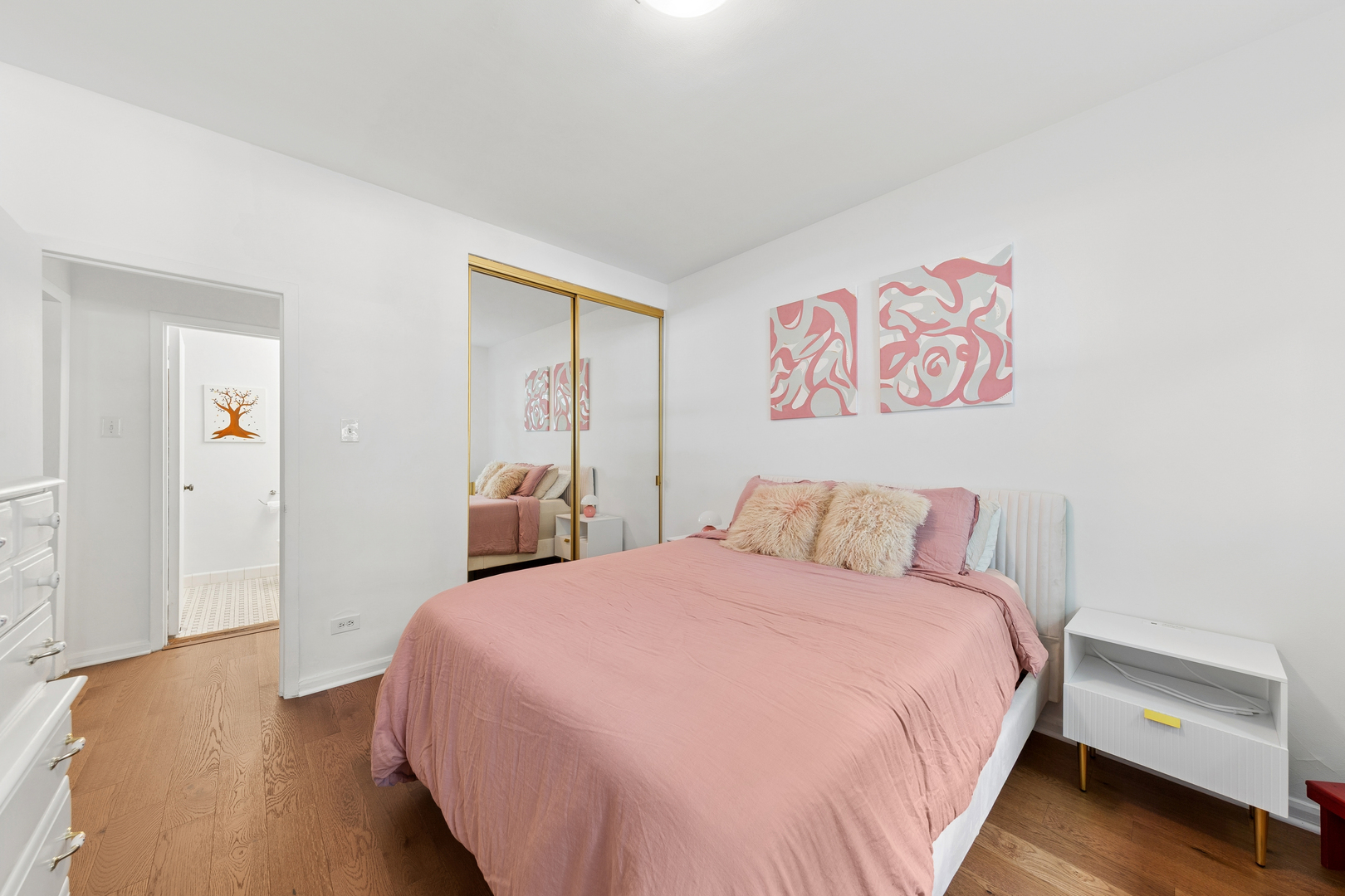4th image of 4880 N Marine Dr, Chicago, IL 60640