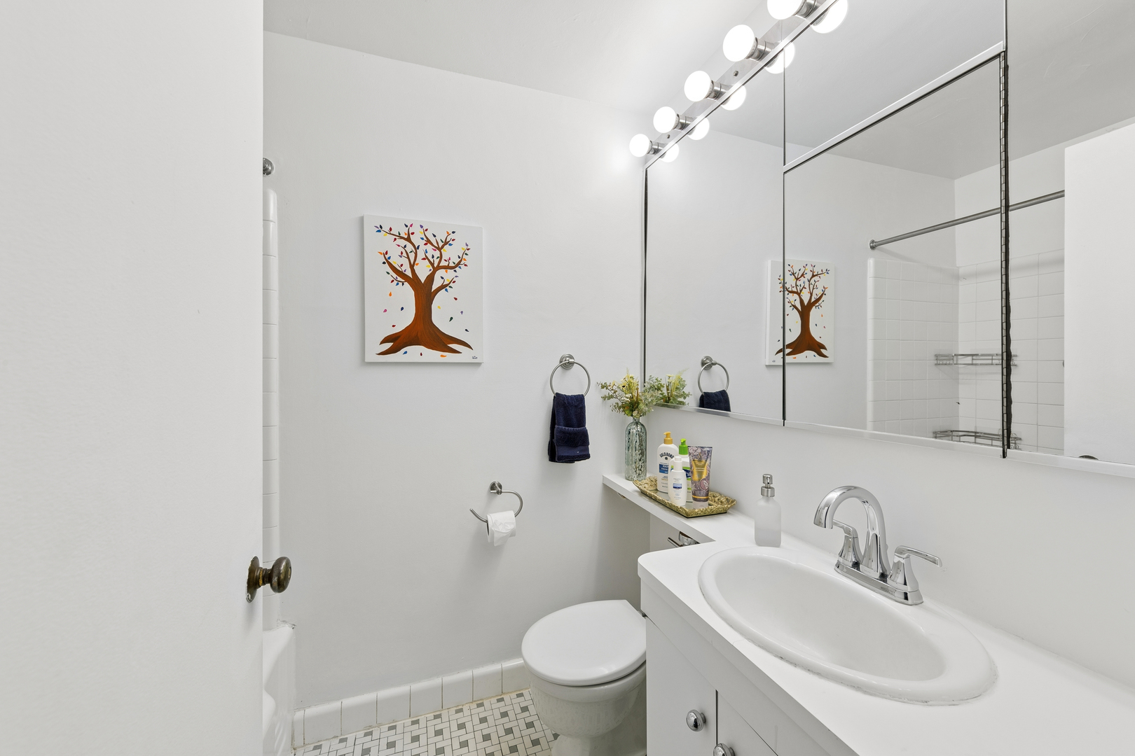 5th image of 4880 N Marine Dr, Chicago, IL 60640