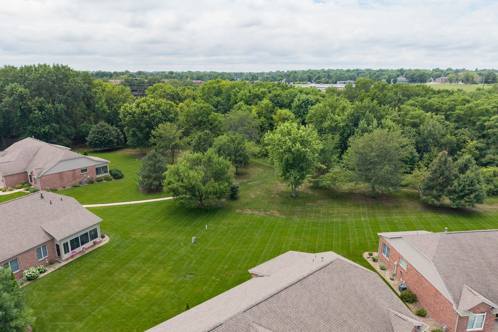 36th image of 5 Spring Ridge Cir, Bloomington, IL 61704 | MLS# 12702849