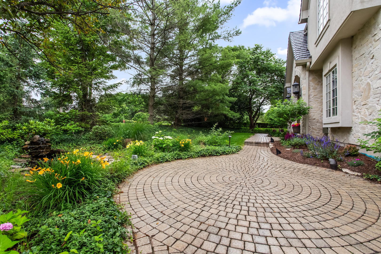 4th image of 610 Grant Ct, Burr Ridge, IL 60527 | MLS# 12702919