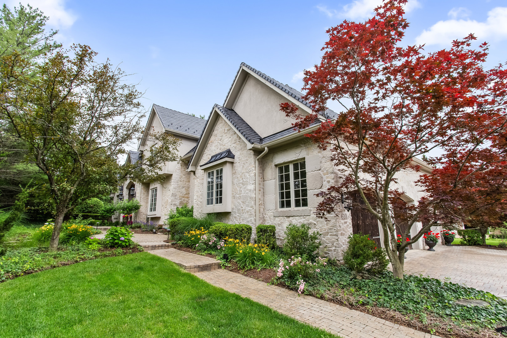 Homes for sale in Burr Ridge, IL | 610 Grant Ct, Burr Ridge, IL 60527 | MLS# 12702919