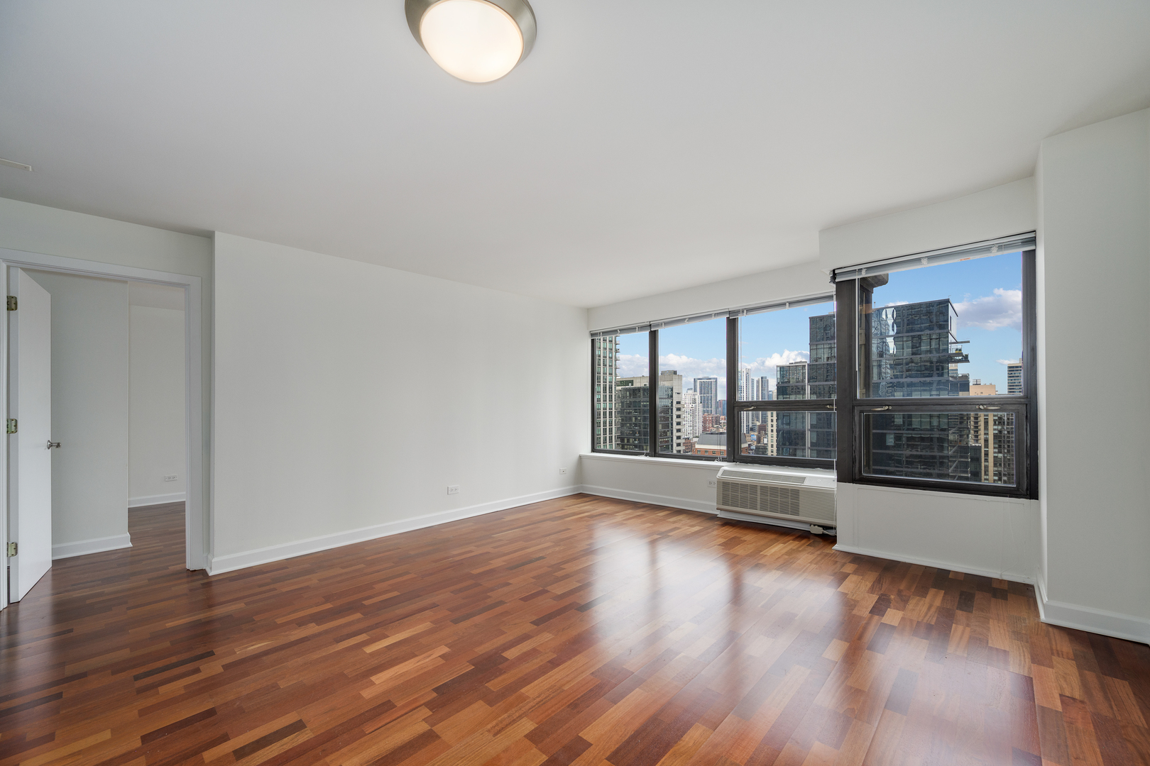 4th image of 30 E Huron St #2406, Chicago, IL 60611 | MLS# 12702932