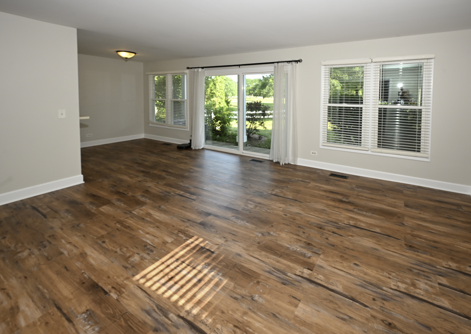 4th image of 230 University Ln, Elk Grove Village, IL 60007 | MLS# 12702953