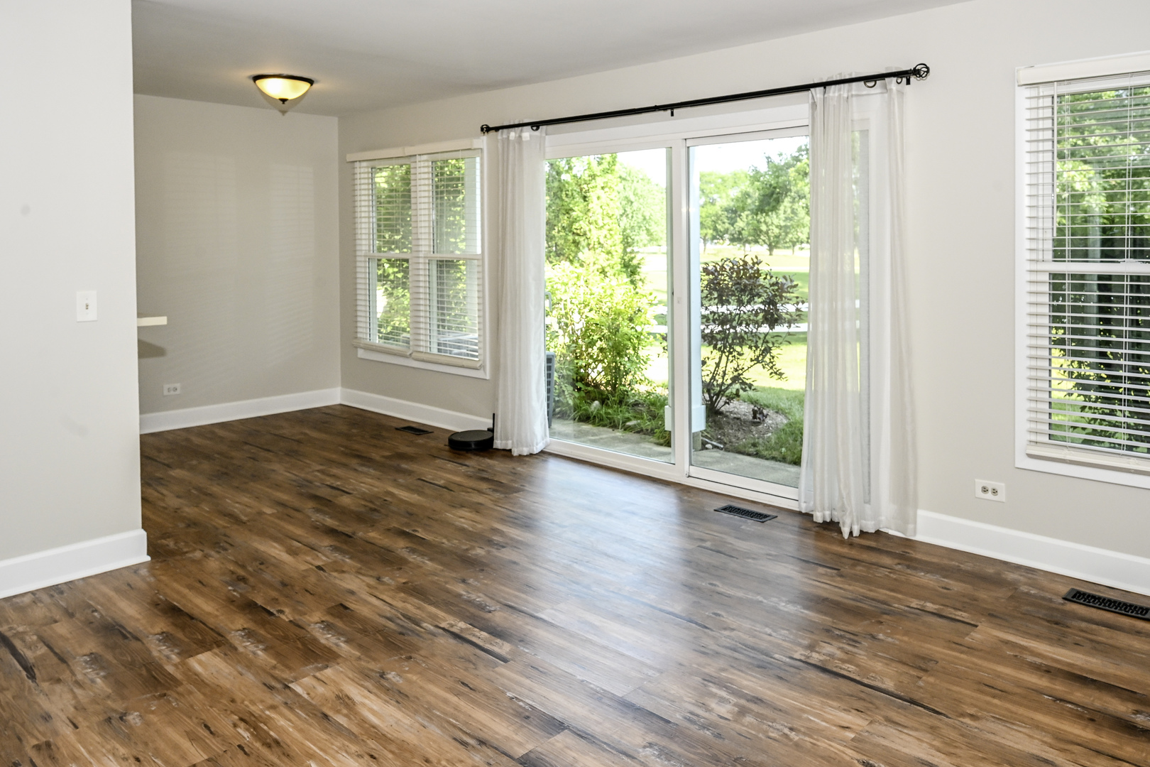 5th image of 230 University Ln, Elk Grove Village, IL 60007 | MLS# 12702953