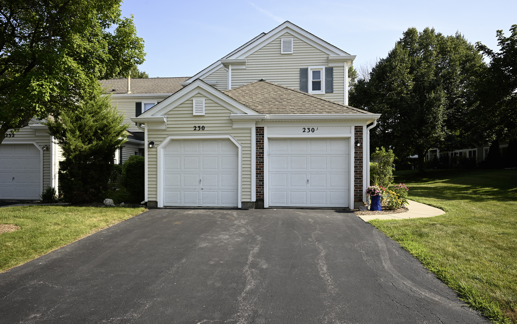 27th image of 230 University Ln, Elk Grove Village, IL 60007 | MLS# 12702953
