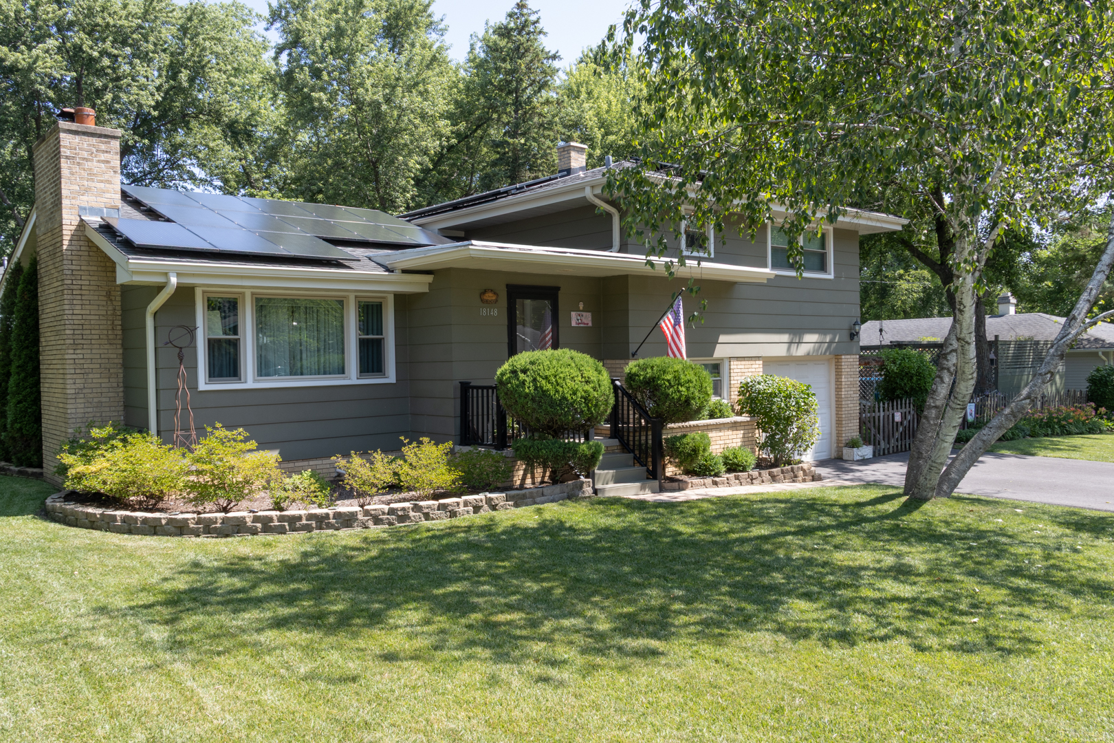 Homes for sale in Grayslake, IL | 18148 W Lindenwood Dr, Grayslake, IL 60030 | MLS# 12702957