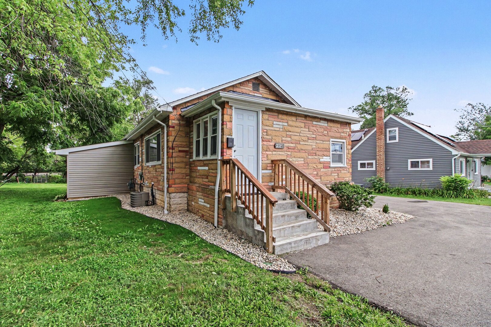 Homes for sale in Round Lake, IL | 208 W Nippersink Rd, Round Lake, IL 60073 | MLS# 12702976