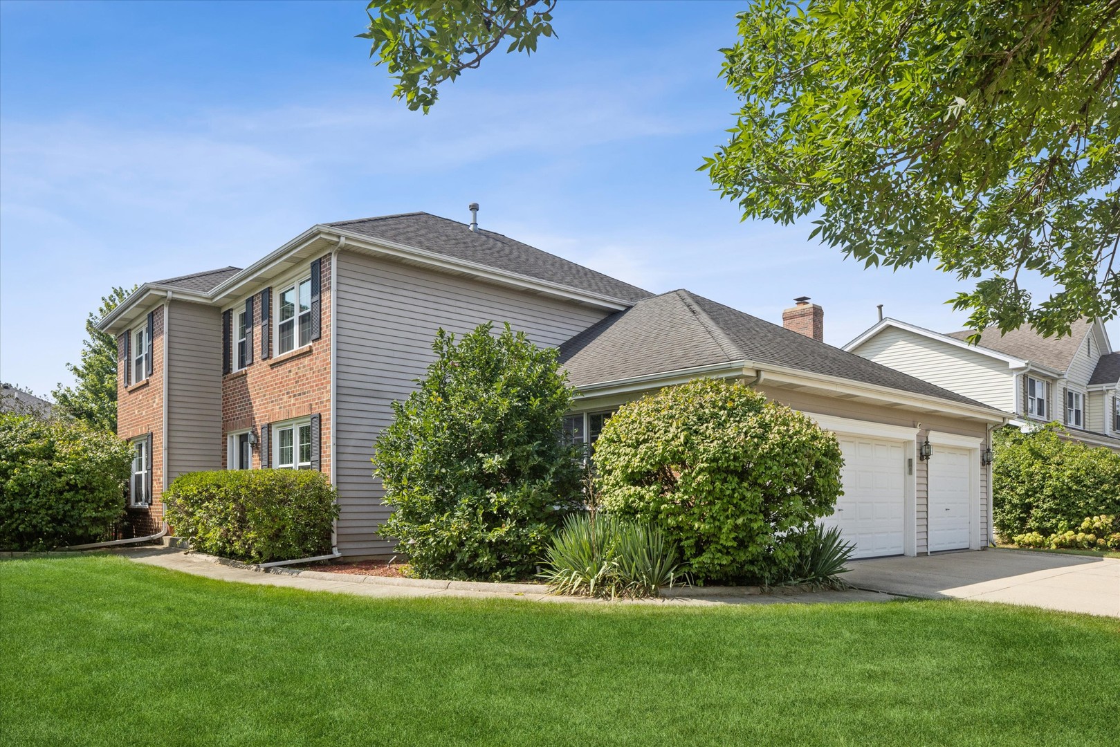 Photo 2 of Single family home for sale at 1524 Fieldcrest Dr, West Chicago, IL 60185 | MLS# 12703051 | Listing updated on 2026-09-06
