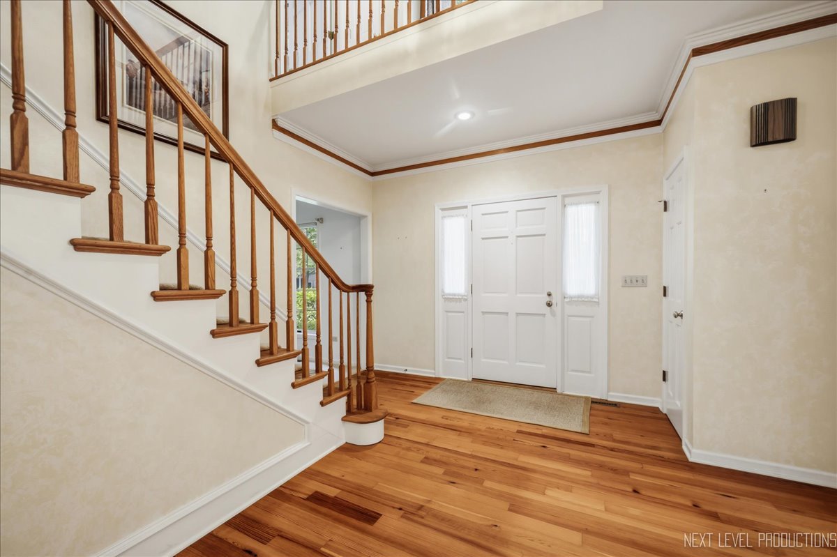 3rd image of 501 Pin Oak Ct, St. Charles, IL 60174 | MLS# 12703099