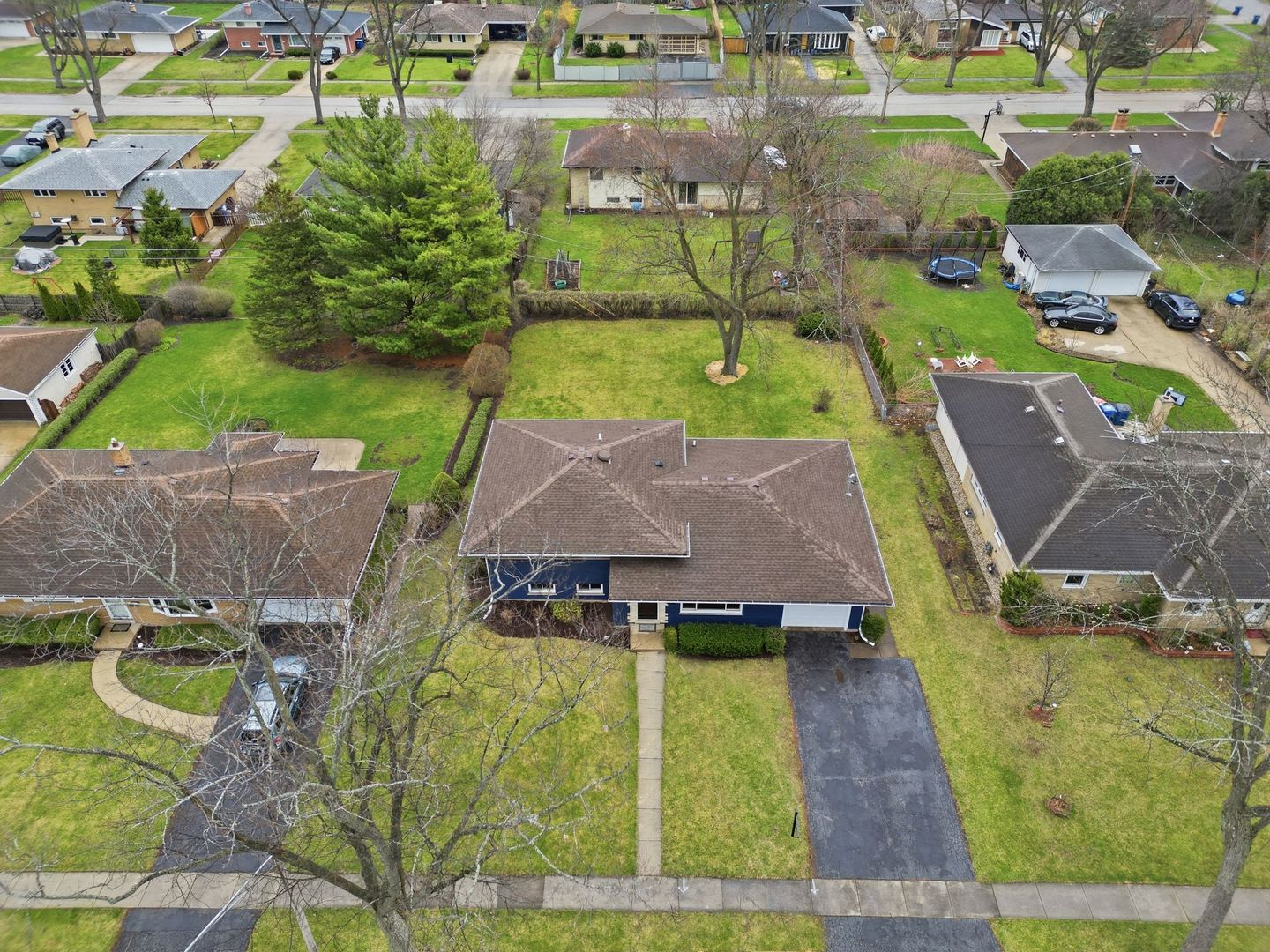 2nd image of 1430 E Emmerson Ln, Mount Prospect, IL 60056 | MLS# 12703108