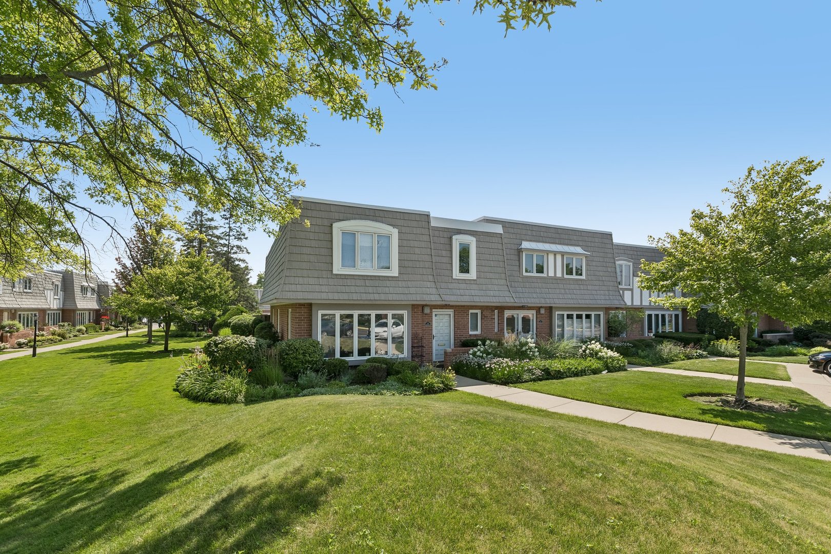 Homes for sale in Highland Park, IL | 739 Concorde Dr, Highland Park, IL 60035 | MLS# 12703113